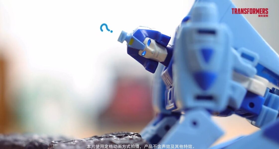 Transformers Mysterious Sneak Attack   Official Stop Motion Image  (8 of 21)